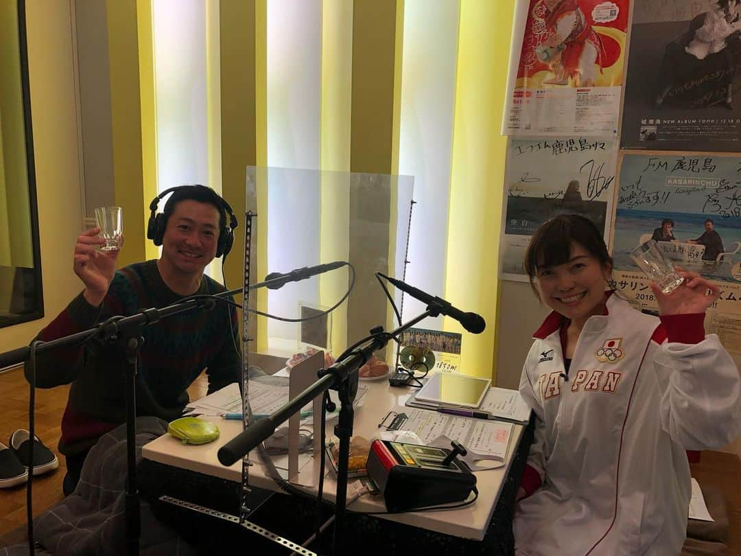 宮下純一さんのインスタグラム写真 - (宮下純一Instagram)「さあー18:00からFM鹿児島「Sports＋」始まります📻鹿児島の皆さんよろしくお願いします😄#スポーツプラス #fm鹿児島 #ラジオブースにコタツ #お湯割飲みながら #飲みスタライブ」1月1日 17時37分 - junichi1017