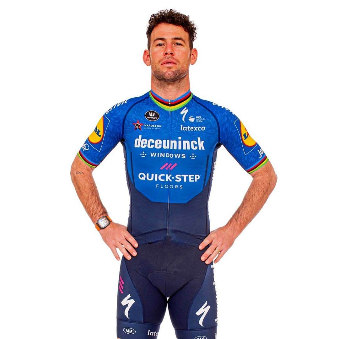 マーク・カヴェンディッシュのインスタグラム：「Happy New Year everyone. 😚 New Kit Day. 😎 What do you think?」
