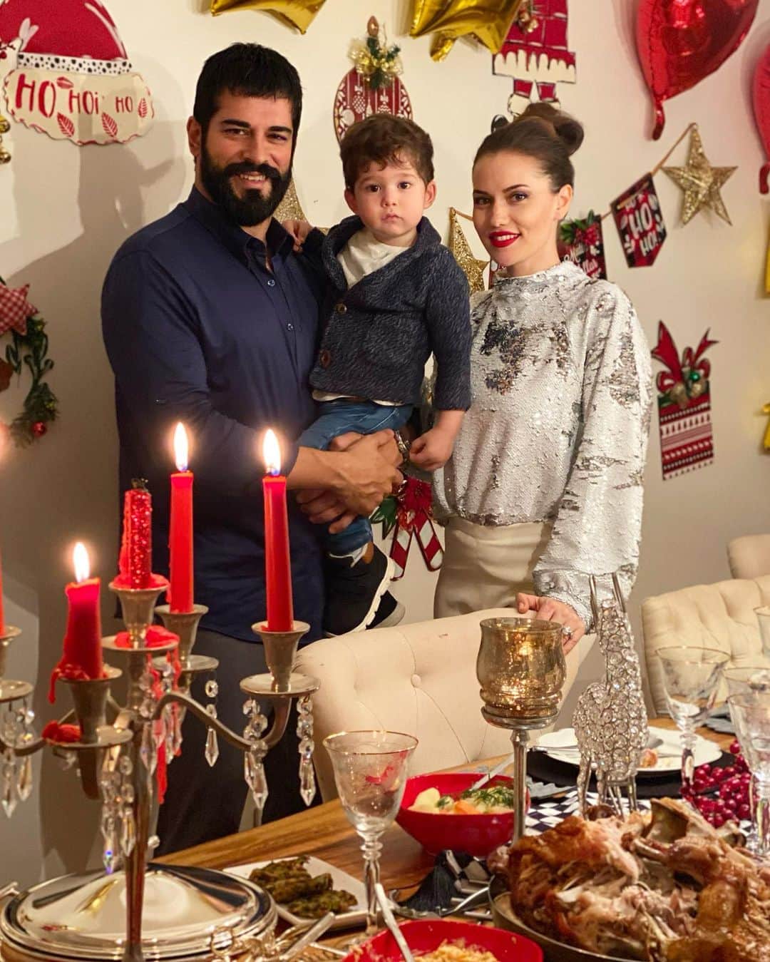 Fahriye Evcenさんのインスタグラム写真 - (Fahriye EvcenInstagram)「Mutlu Yıllar herkesee.. 🥳 💋💋💋#sağlıklagel2021 💫🎁」1月1日 17時44分 - evcenf