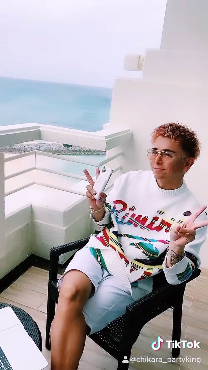 𝐂𝐇𝐈𝐊𝐀𝐑𝐀𝐏𝐚𝐫𝐭𝐲𝐊𝐢𝐧𝐠のインスタグラム：「→ 新年明けましておめでとうございます㊗️ 今年も変わらずシンプルに、 笑顔で生きていけるように頑張ります😄🤝 皆さんにとっても素敵な一年になるよう心より願っております😌 ・ ・ ・ #新年  #コロナに負けるな  #笑顔  #努力  #継続」