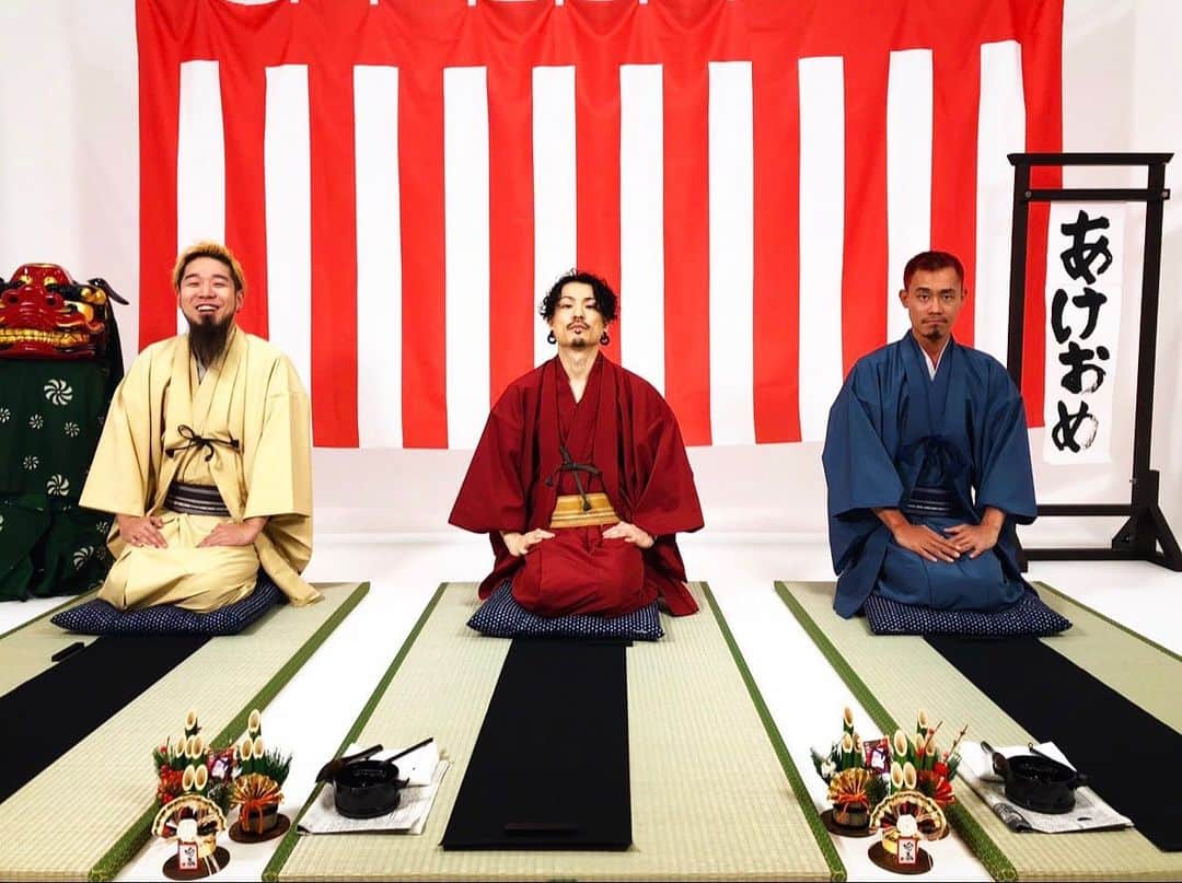 WANIMAのインスタグラム：「謹賀新年﻿ ﻿ 明けましておめでとうございます。﻿ ﻿ 2021年もWANIMAをよろしくお願い致します。﻿ ﻿ #WANIMA」