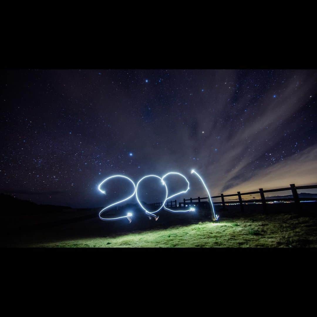 川崎槙吾さんのインスタグラム写真 - (川崎槙吾Instagram)「2020年。ありがとう 2021年。あけおめ、よろしく もうすんごくて、とぅんごくて、トゥンカロンな年にするぜ（は  #2021年幸先不安 #トゥンカロン知らない人はググって #女子力にびっくりするから」1月1日 17時54分 - shin5_kawasaki