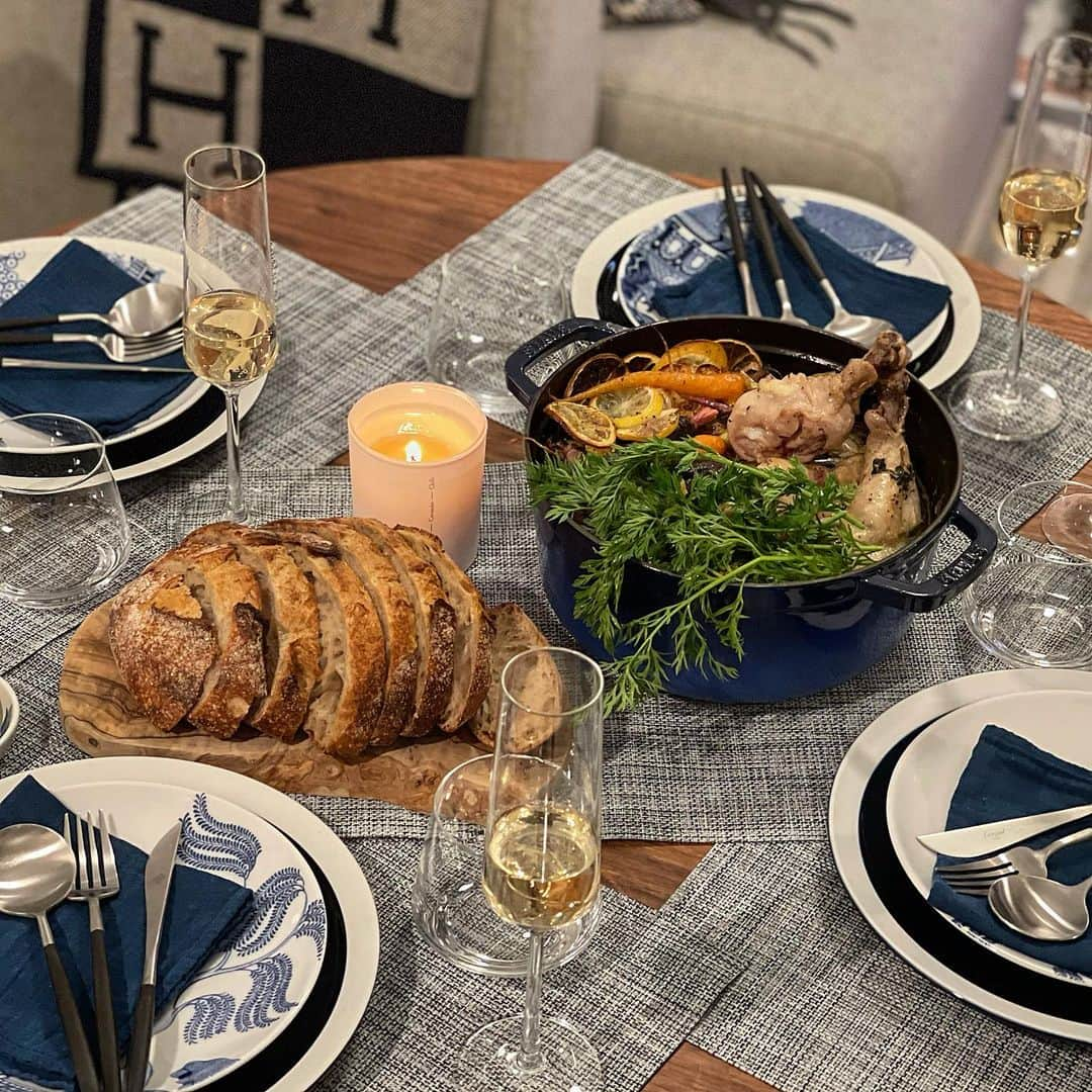 JJ.Acunaのインスタグラム：「Happy New Year 2021 🥳!!! Thanks for allowing me to attract friends who can make a great Chicken Confit like this one. 🥳💫🥂🍾❤️」