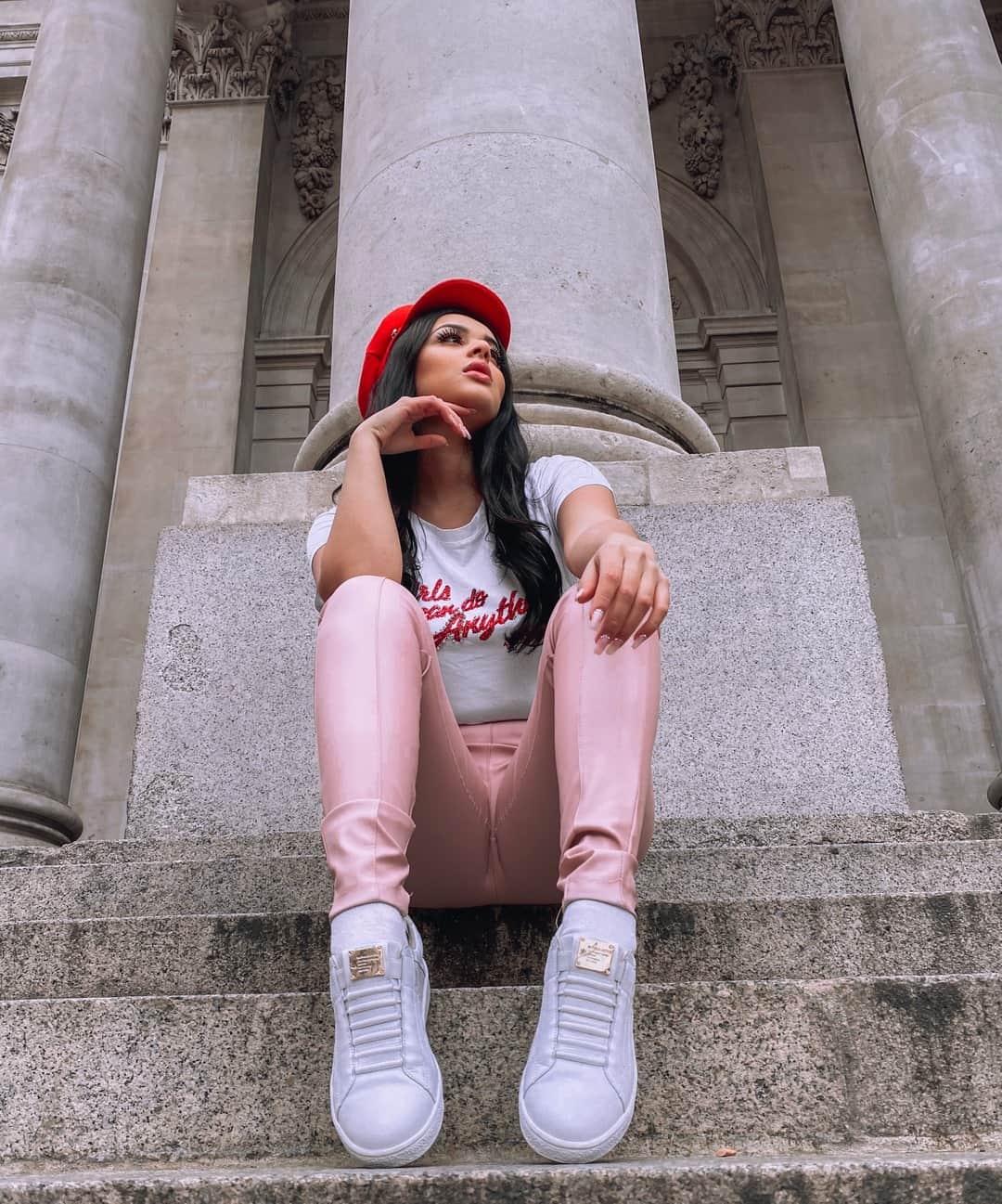 のインスタグラム：「Pink is our accessory of choice 🌸⠀⠀⠀⠀⠀⠀⠀⠀⠀ ⠀⠀⠀⠀⠀⠀⠀⠀⠀ ⠀⠀⠀⠀⠀⠀⠀⠀⠀ #royalelastics #ootd #allstreetwear #sneakers #urbanfashion #outfitinspiration #kicksonfire」