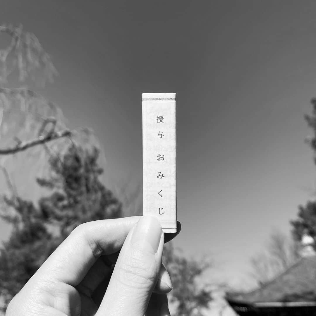 吉田佳菜のインスタグラム：「ㅤㅤㅤㅤㅤㅤㅤㅤㅤㅤㅤㅤㅤ 2021年 明けましておめでとうございます🎍 ㅤㅤㅤㅤㅤㅤㅤㅤㅤㅤㅤㅤㅤ 今年は本厄ですが小さな幸せを見逃さず 日々を大切に過ごしていきたいです🐍 仕事もプライベートもどんなことにも全力で✨ ㅤㅤㅤㅤㅤㅤㅤㅤㅤㅤㅤㅤㅤ 初詣で引いたおみくじは大吉！ せーので開いたらまさかの2人全く同じ数字でびっくりした！ きっと良いことがある1年🌅という気しかしていない😚 ㅤㅤㅤㅤㅤㅤㅤㅤㅤㅤㅤㅤㅤ 明日1/2と明後日1/3は立川ルミネ店に出勤させていただくので お時間合う方は是非、新年のお買い物にいらしてください♡ ㅤㅤㅤㅤㅤㅤㅤㅤㅤㅤㅤㅤㅤ ㅤㅤㅤㅤㅤㅤㅤㅤㅤㅤㅤㅤㅤ #2021 #あけましておめでとうございます  #happynewyear #初詣 #おみくじ #大吉 ㅤㅤㅤㅤㅤㅤㅤㅤㅤㅤㅤㅤㅤ」