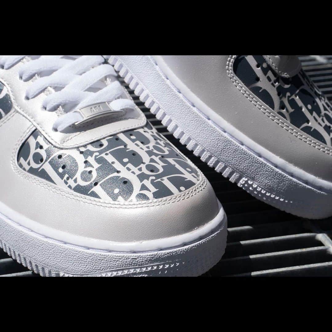 ディオニソさんのインスタグラム写真 - (ディオニソInstagram)「Nike Air Force 1 custom: Silver Dior #airforce #airforce1 #airforcedior #dior #nikedior #hype #hypebeast #custom #sneakerhead #sneakersaddict #sneakerholics —-link in bio—-」1月1日 18時03分 - blackdioniso_lb_lucaberioli