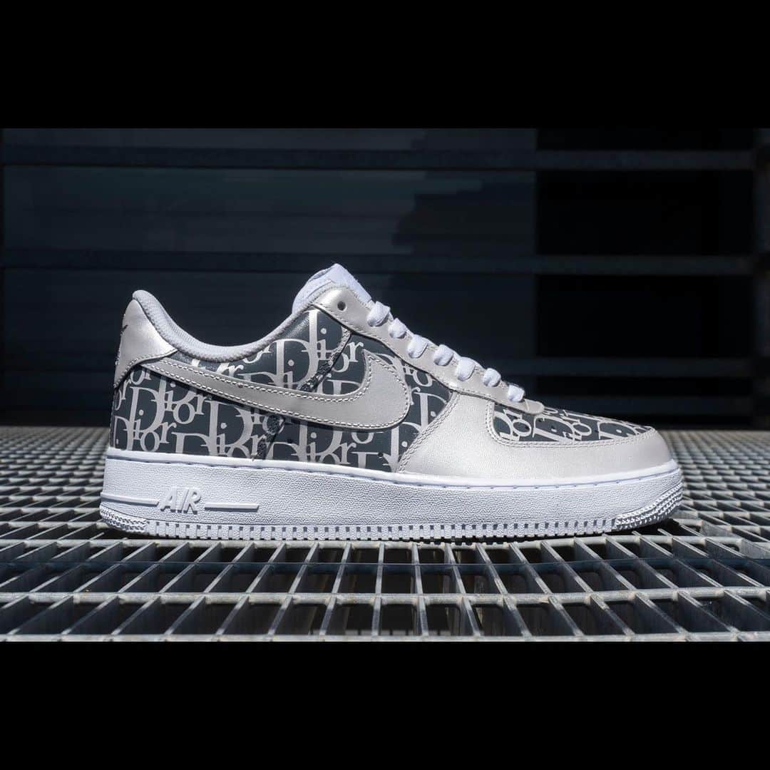 ディオニソのインスタグラム：「Nike Air Force 1 custom: Silver Dior #airforce #airforce1 #airforcedior #dior #nikedior #hype #hypebeast #custom #sneakerhead #sneakersaddict #sneakerholics —-link in bio—-」