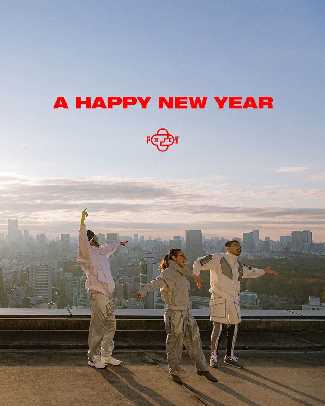 ZEN-LA-ROCKのインスタグラム：「🎍賀正🎍 あけおめで御座います。 本年度もFNCY,ソロ,NEMESと引き続き宜しくお願いいたしますっ まずは1/5（火）20:00にFNCYからお年玉投下します🧧 iyo😙 . . photo by @__ug__  . . . #fncy #zenlarock #grina #鎮座dopeness」