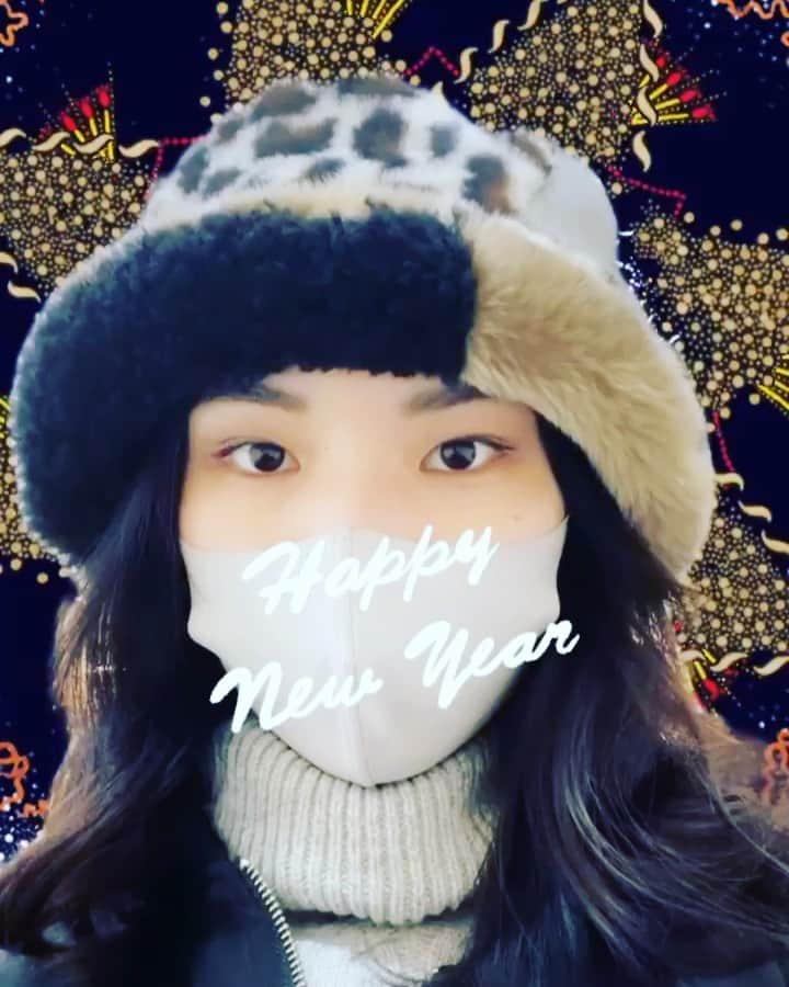 のインスタグラム：「. . HAPPY NEW YEAR 🐮 2021 みんな今年もよろしくね❤️🔥 . #はっぴー2021 #happynewyear」