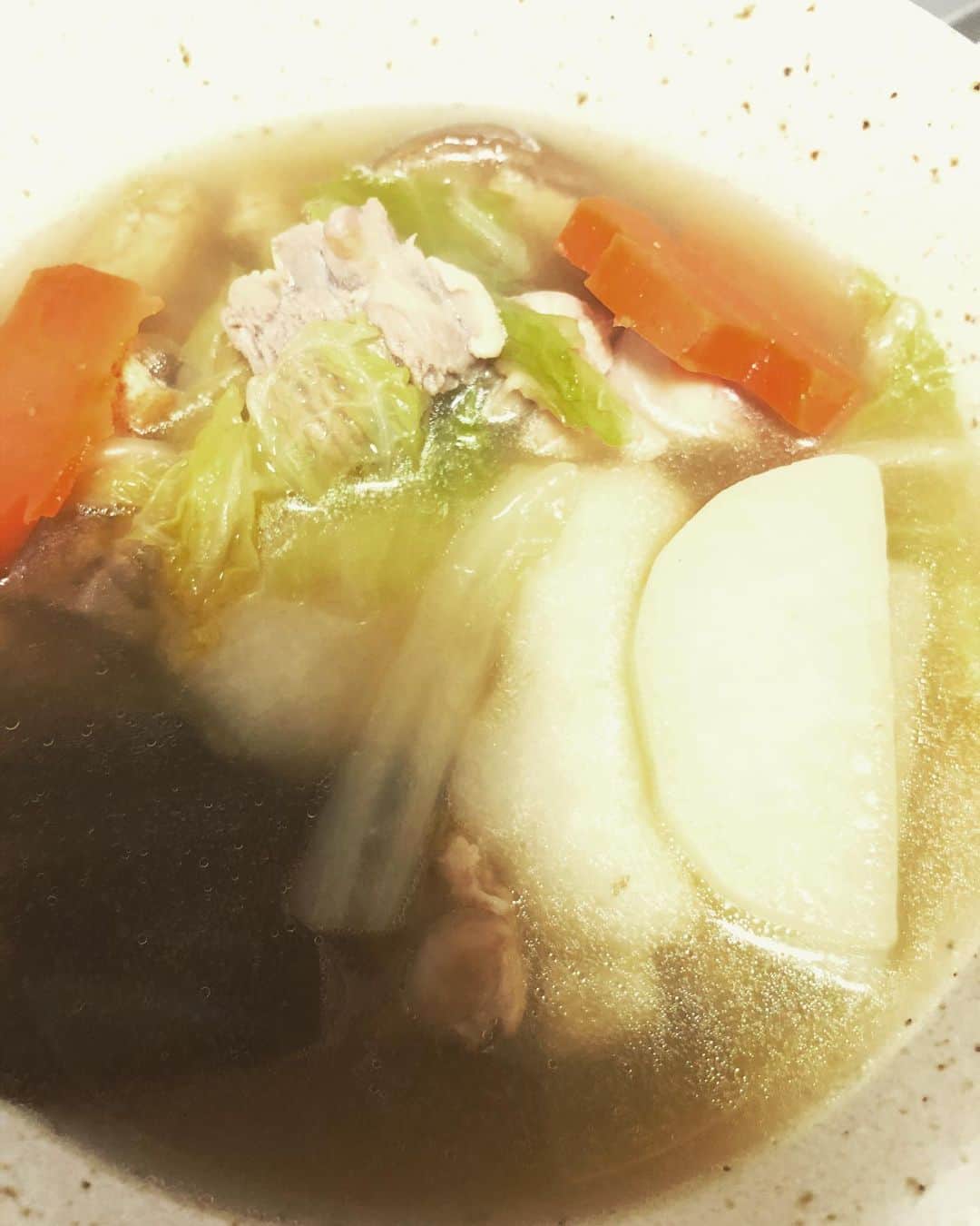中村譲のインスタグラム：「皆様、明けましておめでとうございます㊗️ 本年も宜しくお願い致します🤲 Happy new year everyone 🎊 人生初の自分で作る雑煮と年越し蕎麦は大成功！ #年越し蕎麦  #お雑煮  #お正月  #日本の伝統  #japanestraditional」