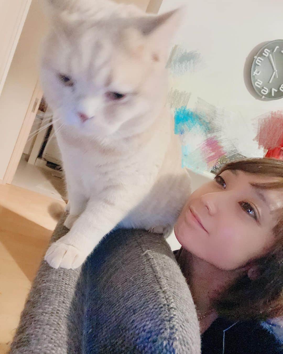 赤西涼のインスタグラム：「自撮りって難しいなぁ🤔」