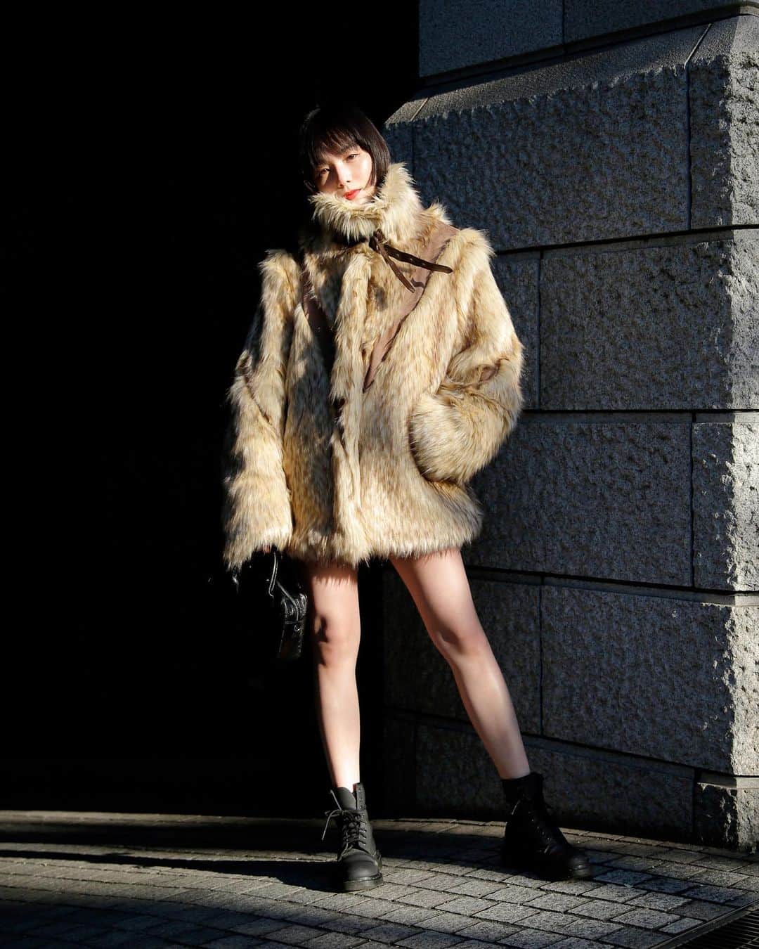 のインスタグラム：「TOKYO STREET STYLE⁣⁣ ⁣ Name: @mikako_faky  Occupation: Artist (@fakyjp) #streetstyle#droptokyo#tokyo#japan#streetscene#streetfashion#streetwear#streetculture#fashion#ストリートファッション#コーディネート ⁣⁣ Photography: @abeasamidesu」