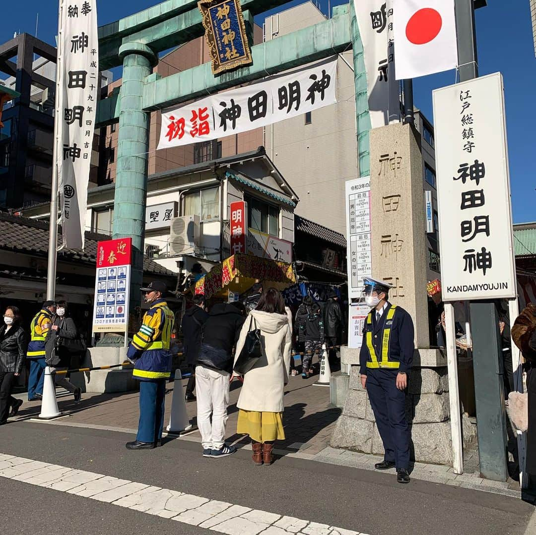 ひらのっちのインスタグラム：「2021年あけましておめでとうございます🎍今年もどうぞ宜しくお願いします🥺 神田明神で初詣⛩ #初詣 #神田明神 #ペット」