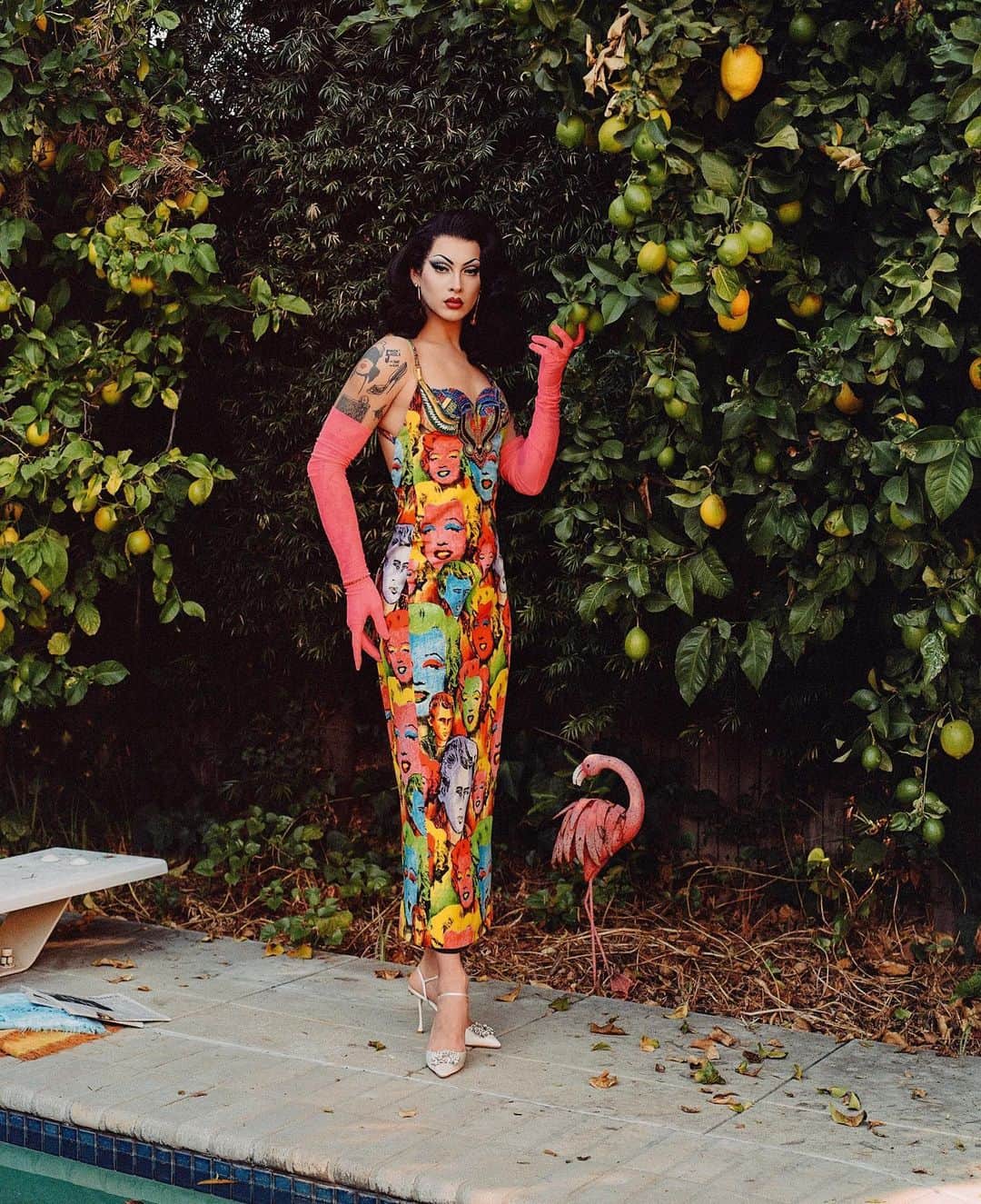 ヴァイオレット・チャチキのインスタグラム：「#Repost @oddamagazine ・・・ Spending the last day of 2020 with @violetchachki.  Violet, like many of us, is pictured in Pasadena, CA, spending time by herself reflecting on how best to move forward into the new year. Everybody knows Violet. She is a reference of our culture and a bright ray of light into the future. She was part of ‘’The Art of Teese’’ directed by @ditavonteese in 2017, won @rupaulsdragrace season 7 in 2015 and attended @metmuseum Gala in 2019 making History at First Met Gala attended by Drag Queens. As a performer, 2020 its been a challenge and a wake up call and now, it is time to be optimistic about the future.  "What are my expectations for 2021? I do not like the word expectations. I don’t expect anything. I am hopeful. I am super hopeful. I don’t think anyone would describe me as an optimist. I would describe myself as a realist. But right now I am so optimistic about the future and what it holds in the unknown and I think everything has been so rough and so bad that it really can only go up from here"  Violet is wearing: Dress Vintage @versace SS91 by #GianniVersace @donatella_versace courtesy of @pechuga_vintage  Earrings @hanut101  Gloves @lidowarchive  Bracelet @anabelachan  Shoes @rogervivier   Photographer @yanayatsuk  Fashion Editor @sharonchitrit  Creative Director @davidmartingss  Wig Artist @vtgesther  Fashion Assistant @ariianapearl  Producer @bendattheneck  Special Thanks to @doraziopr and @vossevents   HAPPY NEW YEAR 2021!  More to come! #ODDAHappyNewYear」