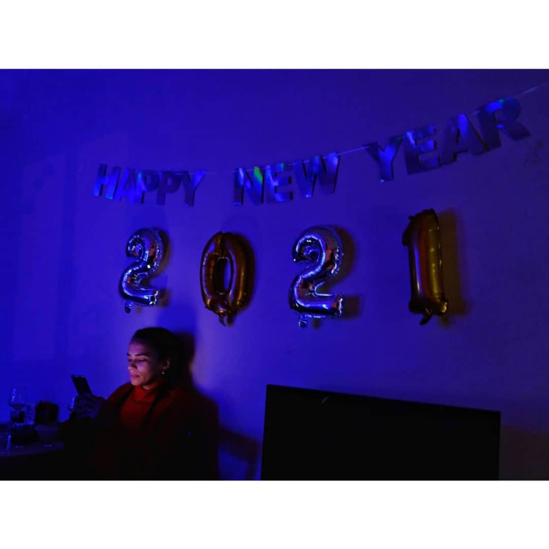 Ana Sofia Martinsさんのインスタグラム写真 - (Ana Sofia MartinsInstagram)「New year, old habits.」1月2日 3時46分 - miss_ana_sofia