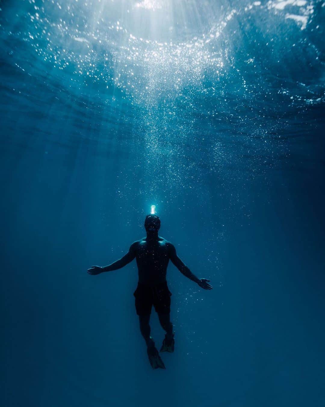 ボディーグローブさんのインスタグラム写真 - (ボディーグローブInstagram)「And so it begins! A clean slate to chase down a new set of dreams, goals, and adventures. Go get it! #happynewyear #2021 #newyear #dreambig @slatertrout  ~~ #bodyglove #bodyglovegirl #allthingswater #newyearsday #cleanslate #underwater #underwaterphotohraphy #submerged #bluewater #cobaltblue #sunrays #aquatics #snorkle #dive #freedive #fins #freedom #suspended #new #newyearsresolution」1月2日 3時45分 - bodyglove
