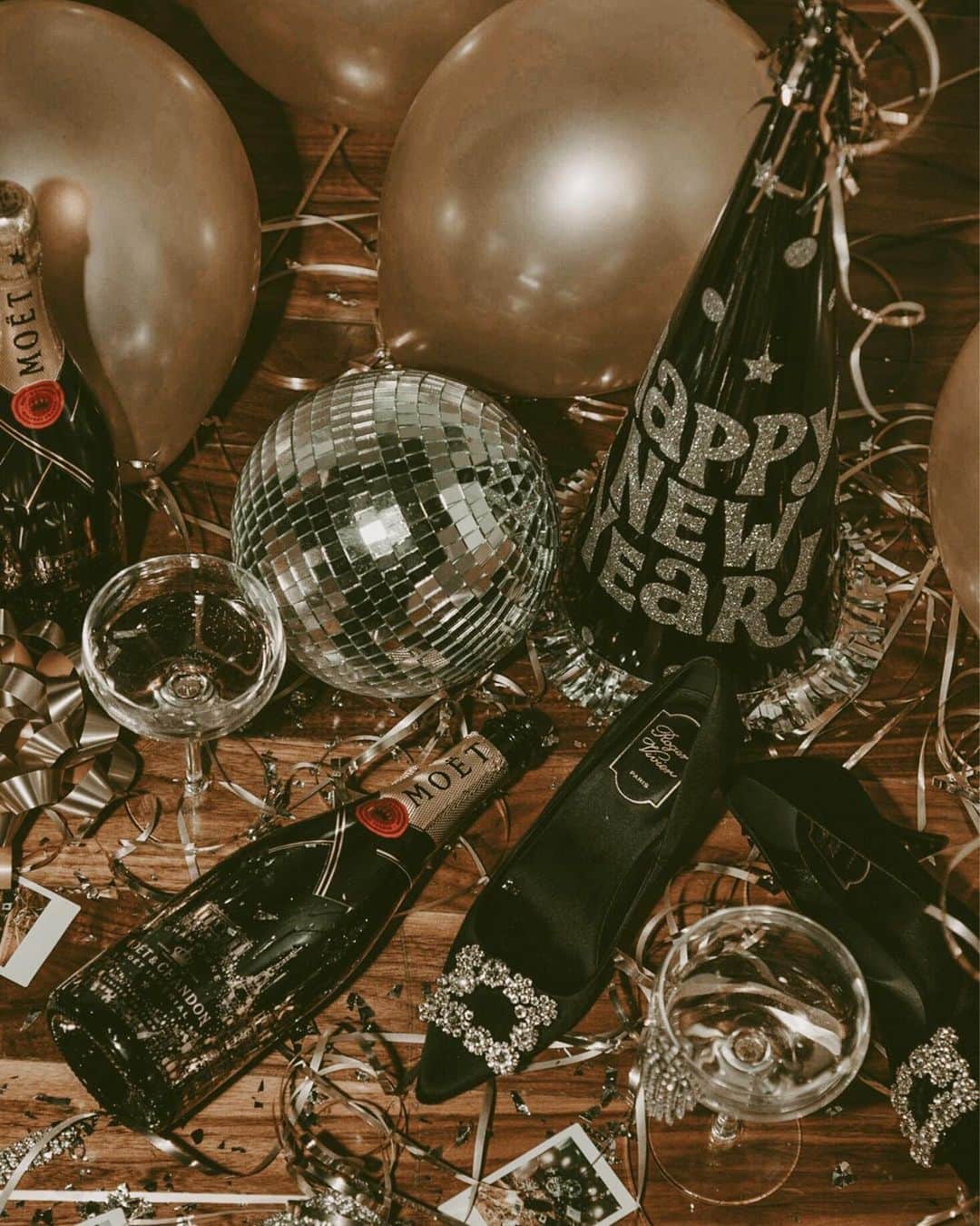 キャサリンマランドリーノのインスタグラム：「Wishing you all a happy and healthy New Year! 🍾 With love, Catherine Malandrino ✨ • • • #catherinemalandrino #catherinebycatherinemalandrino #happynewyears #newyear #party #aesthetic」