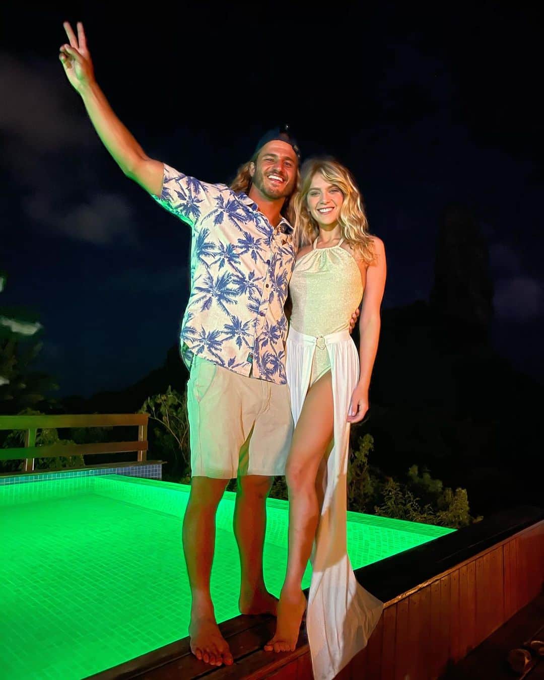 イザベラ・サントーニのインスタグラム：「Feliz 2021 ✨ que seja um ano de muita prosperidade e bençãos 🙌 @casaneuronha」