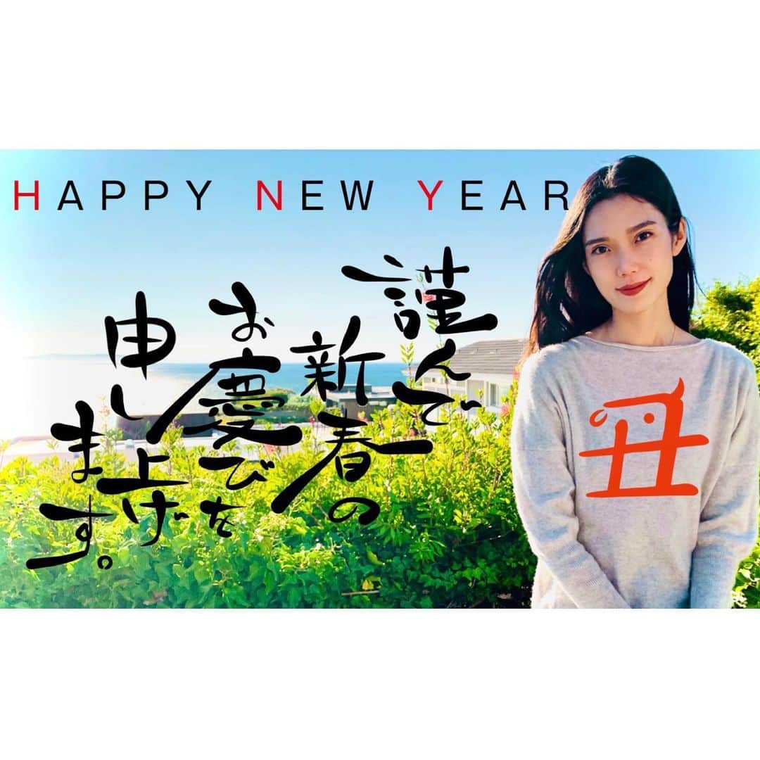 TAO（岡本多緒）のインスタグラム：「Happy New Year everyone🥂﻿ ﻿ Sending you much love!!🥰﻿ ﻿ 年賀状風に…﻿ ﻿ 新年あけましておめでとうございます。﻿ ﻿ 人生は早いもんで、三度目の年女になりました🐮﻿ ﻿ 今年はヴィーガンお節に挑戦🌱 ﻿ 最近はこちらの本アカウントよりもう一つのアカウント、 @emeraldpractices の更新頻度の方が多くなってしまいました😅﻿ ﻿ ポッドキャストも益々力を入れていくので是非とも応援よろしくお願い致します🙏🌏💚﻿  皆さんにとって愛いっぱいの一年になりますように✨ ﻿ 1.1.2021﻿ ﻿ TAO﻿ ﻿ ﻿ ﻿」