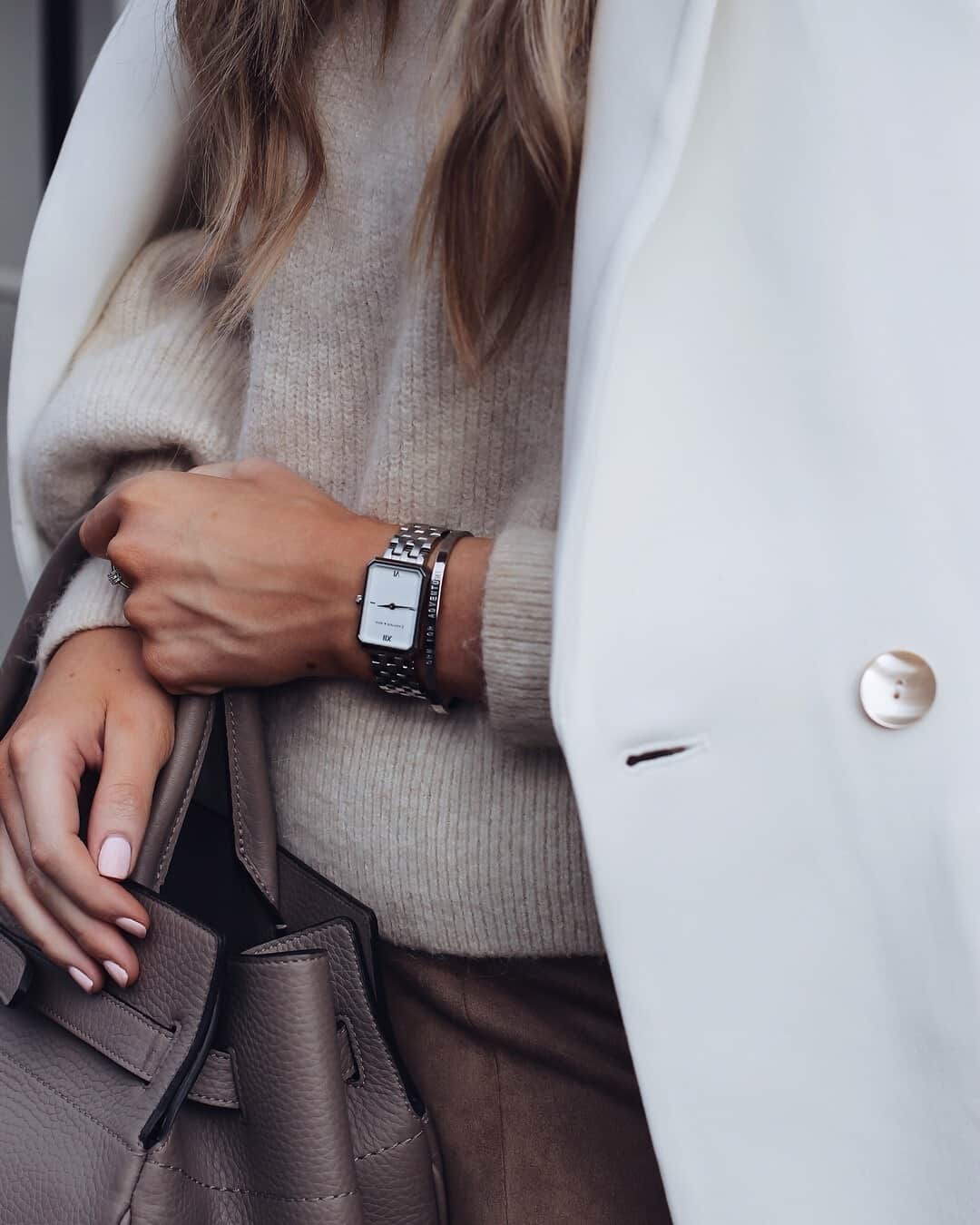 Kapten & Sonさんのインスタグラム写真 - (Kapten & SonInstagram)「'Dress up for yourself.' 🙌 Outfit inspiration by @lucyflorals wearing our Grace Silver "Steel". We love the look! ✨ #bekapten #kaptenandson⁠ .⁠ .⁠ .⁠ #watch #outfit #silver #shine #glamour #style #fashion #inspiration #inspo #ootd ⁠」1月2日 4時30分 - kaptenandson