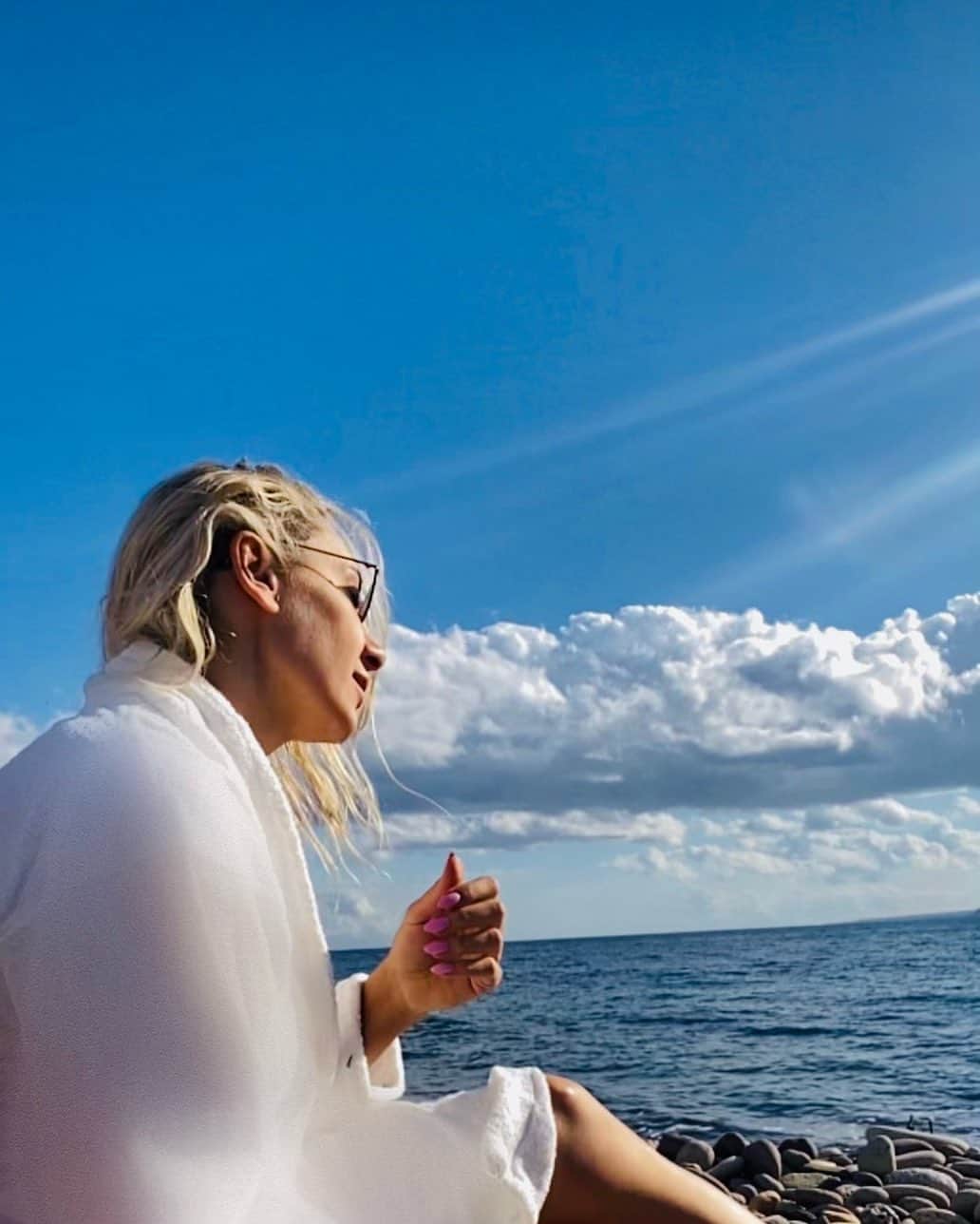 ギゼム・ギュレシェンのインスタグラム：「2021 den beklentim yok.Sadece anı yaşıyorum.O anada ben karar veriyorum.Hepsi bu #2021」
