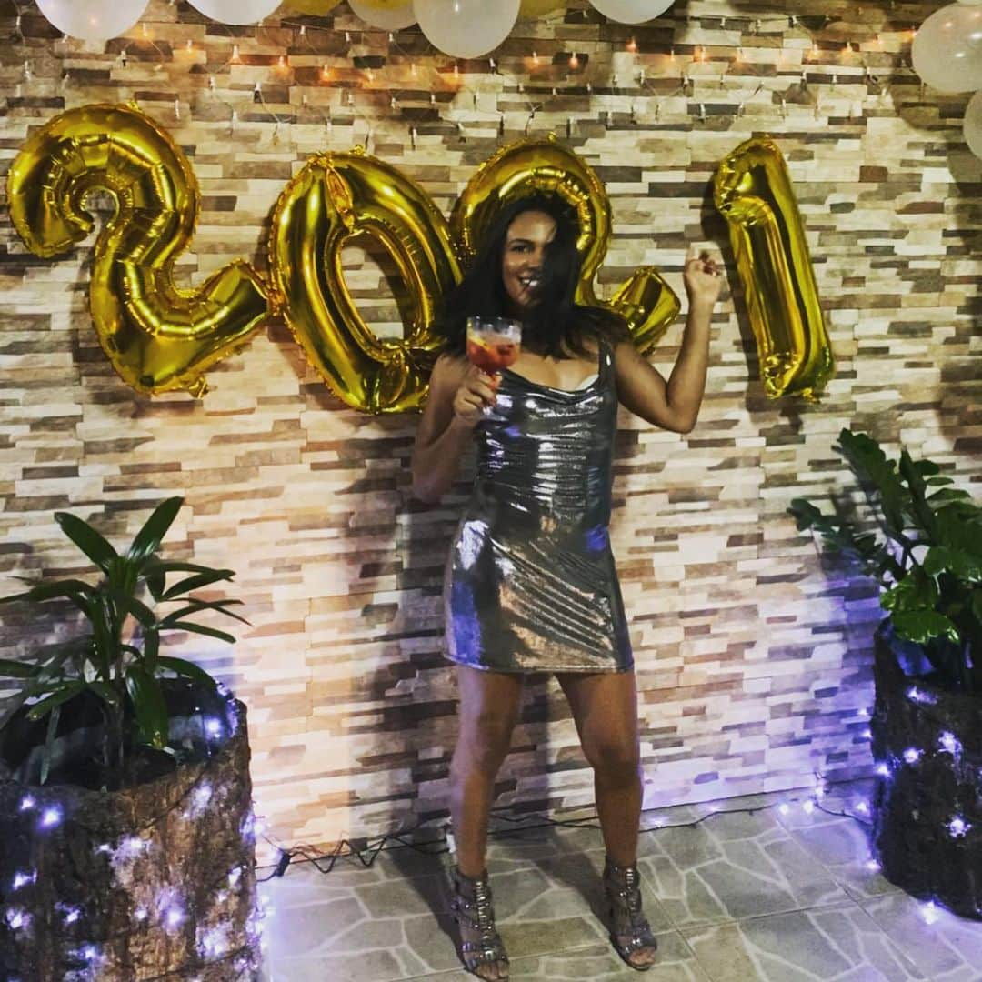 エリカ・ミランダのインスタグラム：「2021 só vem🙏🏾❤️ #happynewyear」