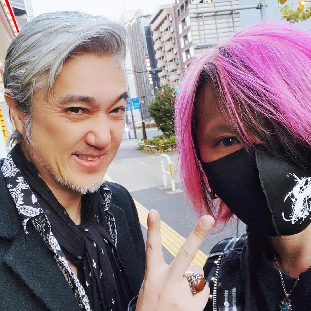 イマイアキノブのインスタグラム：「ꫛ おはよう 今年 僕等には どんな出遭いが待っているのかな  #imaiakinobu  #イマイアキノブ」