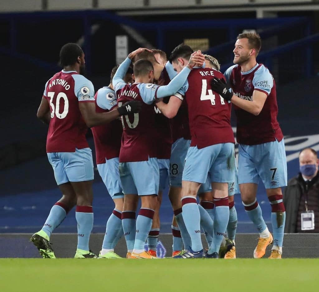 マヌエル・ランシニさんのインスタグラム写真 - (マヌエル・ランシニInstagram)「Amazing win boys, the first of the year ⚒⚒🙌🏼🙌🏼 #keepgoing」1月2日 4時56分 - manulanzini