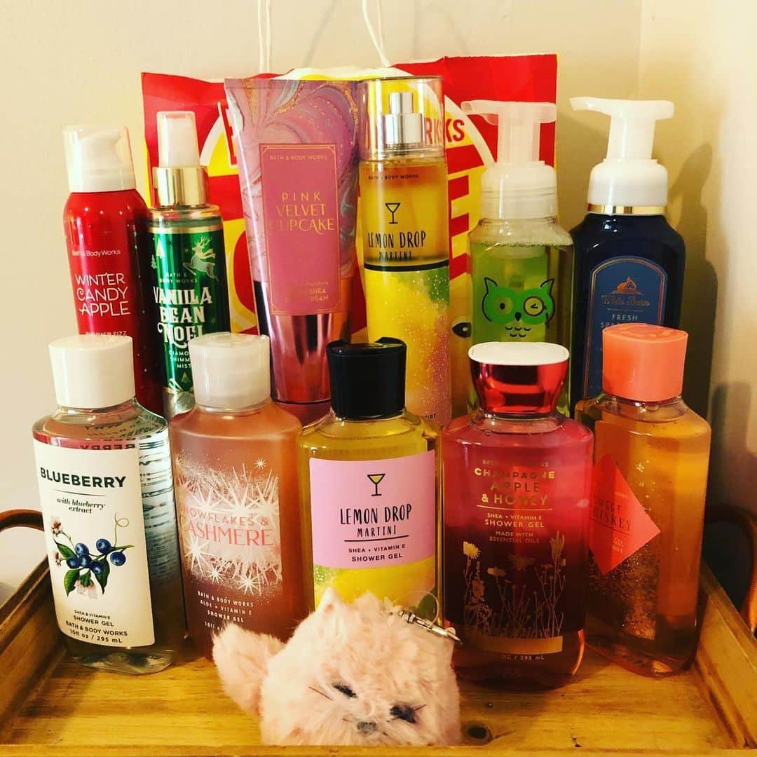 Bath & Body Worksさんのインスタグラム写真 - (Bath & Body WorksInstagram)「On the New Year’s Day Agenda ✍️: Planning a long weekend self-care routine with Semi-Annual Sale finds! 💆‍♀️🛀😌  Limited quantities available. Selection may vary by store.」1月2日 5時00分 - bathandbodyworks