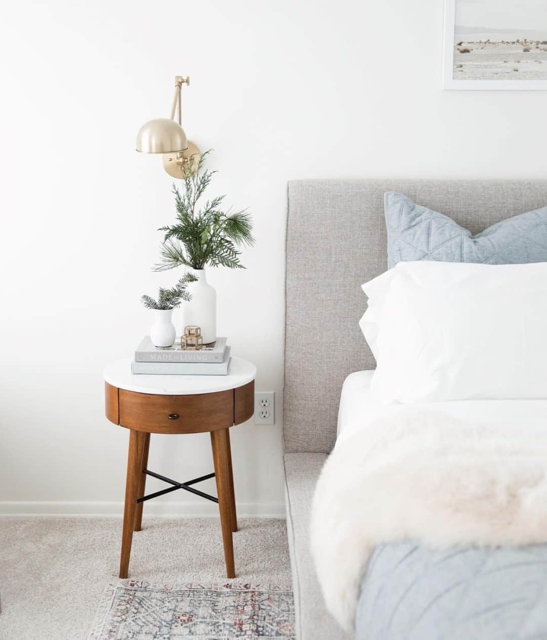 west elmさんのインスタグラム写真 - (west elmInstagram)「New year, fresh start ✨ Shop your values with @fairtradecertified pieces like our Penelope Nightstand, seen here in @yarigarcia_home's bedroom. Link in bio to shop and learn more! #FairTradeFriday #fairtrade」1月2日 5時00分 - westelm