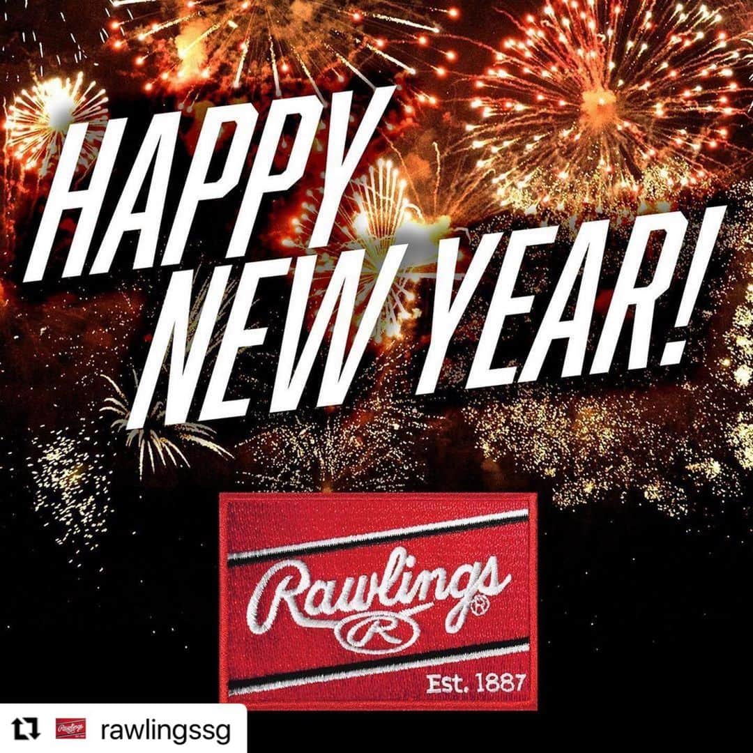 Rawlings Japanさんのインスタグラム写真 - (Rawlings JapanInstagram)「#Repost @rawlingssg with @make_repost ・・・ Happy New Year from our family to yours! Let’s make 2021 a great year! #TeamRawlings #NewYears #2021 #ローリングス  @rawlings_japan_llc」1月2日 5時01分 - rawlings_japan_llc