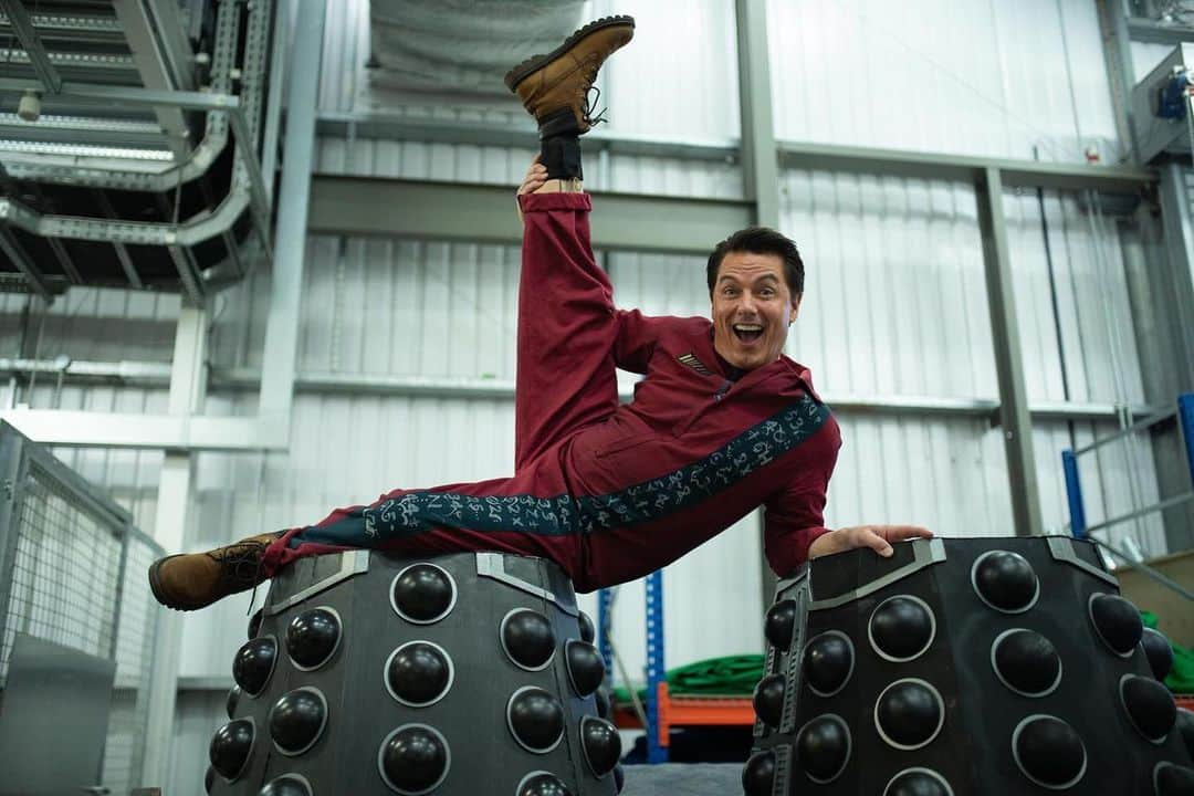 ジョン・バロウマンさんのインスタグラム写真 - (ジョン・バロウマンInstagram)「We kicked the Daleks Ass! Jb . .  @bbcdoctorwho  @bbcamerica @doctorwho_bbca  @bbcone @doctorwho_magazine @doctorwho_bbca @doctorwho_aus @drwhoonline @radiotimes #jackisback #captainjackharkness #13 #doctorwho #whovian #companion #torchwood #woodies #tardis #revolutionofthedaleks」1月2日 5時02分 - johnscotbarrowman