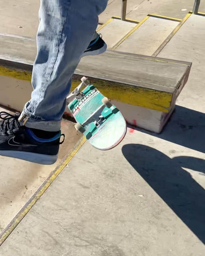 マニー・サンティアゴのインスタグラム：「Rolling into 2021 ✨⚡️🎉 📹: @cesar_vi」