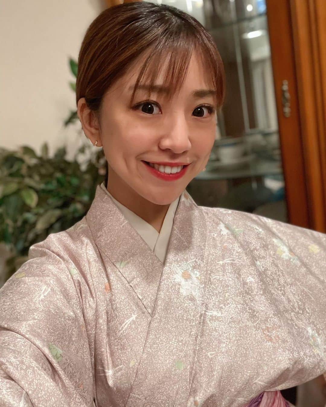 本橋優華のインスタグラム：「明けましておめでとうございます🌅 お正月ゆっくりできてますか？ 私は実家に帰ってまったり過ごしてます。  今年もどうぞ宜しくお願いします☺️ 沢山の素敵な出会いがありますように✨  #お正月#元旦#2021 #happynewyear#🎍 #和#和装#着物#wafuku#kimono#👘#🇯🇵」