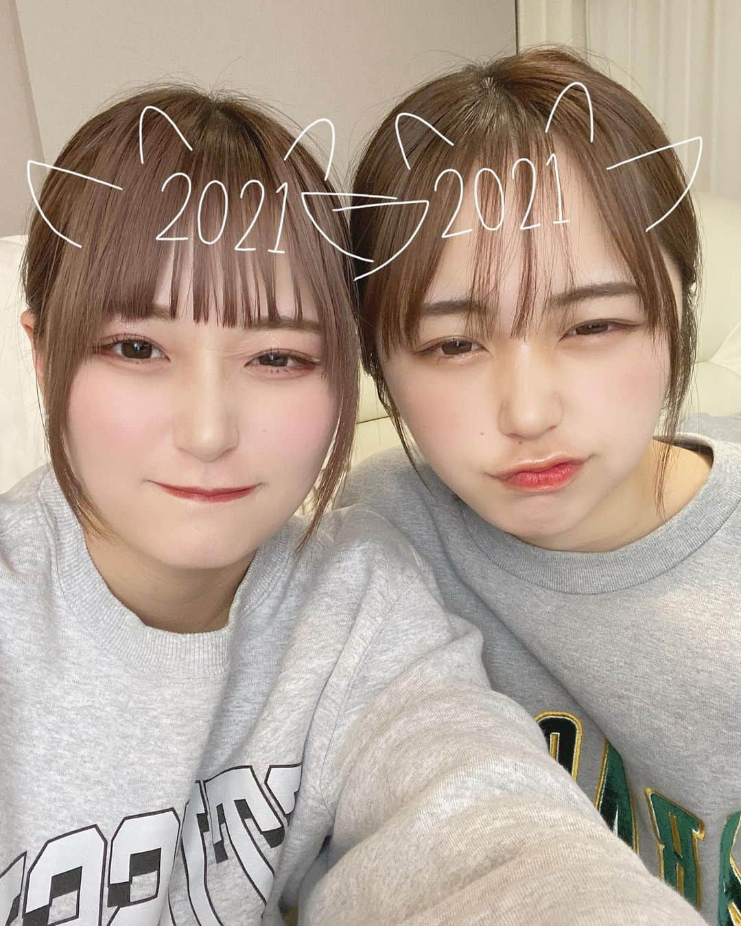 山本優菜さんのインスタグラム写真 - (山本優菜Instagram)「今年はなえと年越しした🐱❣️  毎年おばあちゃん達と年越ししてたから今年は帰れなくて寂しいなと思ってたけど大好きな友達と過ごす年末もとっても幸せだった〜なえありがとう🐱  2021年もゆななのよろしくね🥰  #ゆななの #あけおめ」1月1日 20時12分 - yamamoto__yuna