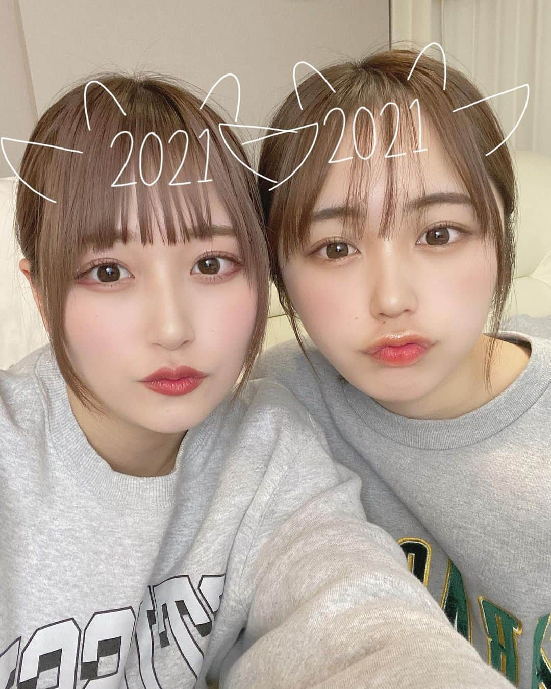 山本優菜さんのインスタグラム写真 - (山本優菜Instagram)「今年はなえと年越しした🐱❣️  毎年おばあちゃん達と年越ししてたから今年は帰れなくて寂しいなと思ってたけど大好きな友達と過ごす年末もとっても幸せだった〜なえありがとう🐱  2021年もゆななのよろしくね🥰  #ゆななの #あけおめ」1月1日 20時12分 - yamamoto__yuna