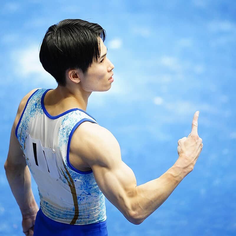 萱和磨のインスタグラム：「あけましておめでとうございます🌅 今年の目標は、東京オリンピック団体、個人総合で金メダルを獲得することです🇯🇵 今年の萱和磨もよろしくお願いします🔥 #ぶち上げ2021」