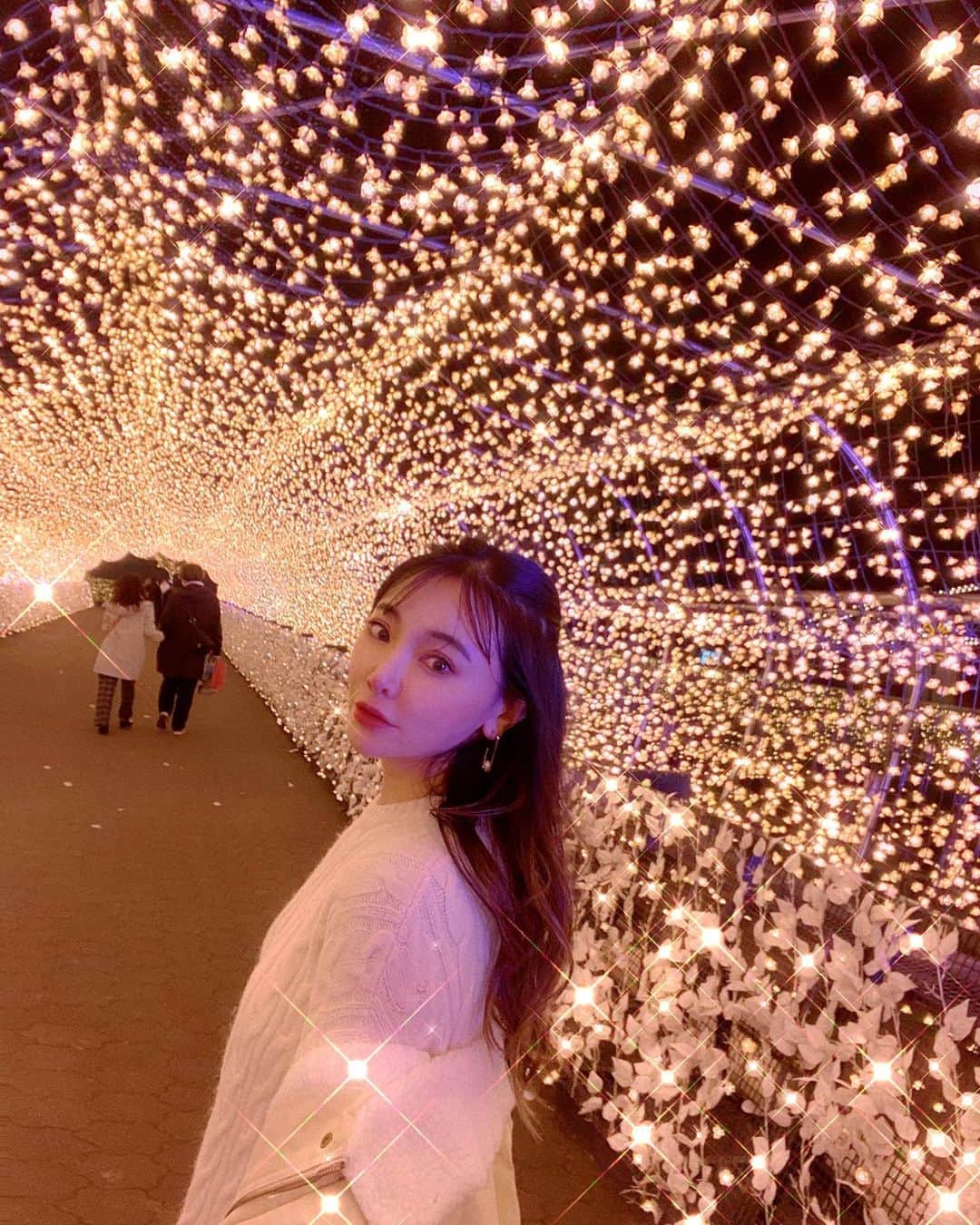クリスティン・ウェイのインスタグラム：「Happy New Year. 2020 has been a very different year for us. Hopefully 2021 will treat us better.  #happynewyear #2021 #newyeardecoration  #hny2021」