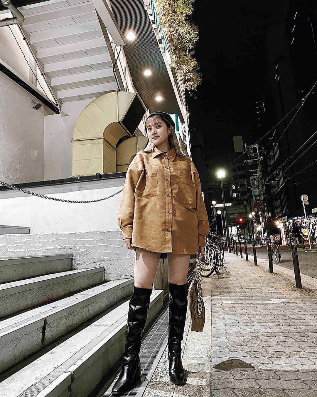 のインスタグラム：「・ ・ #みかMood 今年お初のロングブーツを履いてみた★ このブーツめっちゃ可愛くない？  本日23:59までZOZOTOWNにて1日限定 ¥1,000オフクーポンを配布しているみたいです！  是非チェックひてね✨  #shaggie  #shaggie_ootd   #fashion #ootd #snap #casualstyle #japan  #本日のコーデ #コーデ」