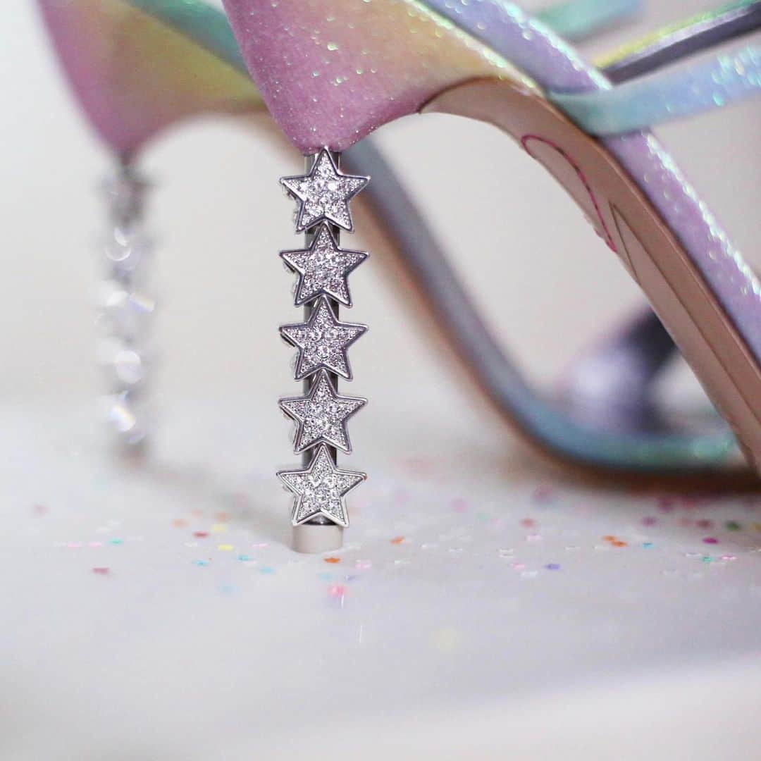 SOPHIA WEBSTERさんのインスタグラム写真 - (SOPHIA WEBSTERInstagram)「Stepping into 2021 like a star! 🌟 'Rosalind' is the pastel glitter companion you need this year. 💫💗⁣ ⁣ #SophiaWebster⁣」1月1日 20時10分 - sophiawebster