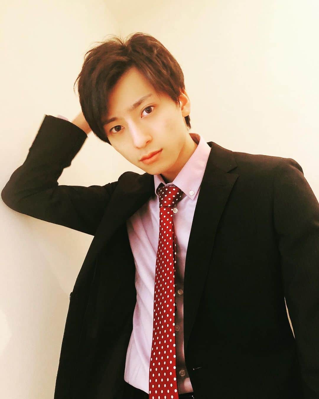 岡田翔大郎のインスタグラム：「. ～2021～  明けましておめでとうございます。  今年の抱負は、 「進化」  皆さんにとっても良い一年となりますように。 今年も宜しくお願い致します。  岡田翔大郎」