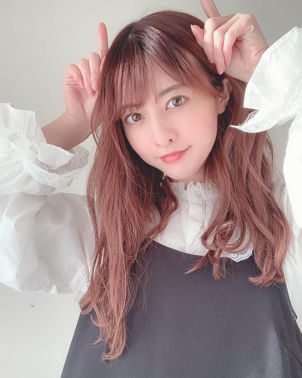 羽島みきのインスタグラム：「白黒で牛さんコーデ🐄  今年もインスタよろしくねっ！🤍  #2021  #あけましておめでとうございます」