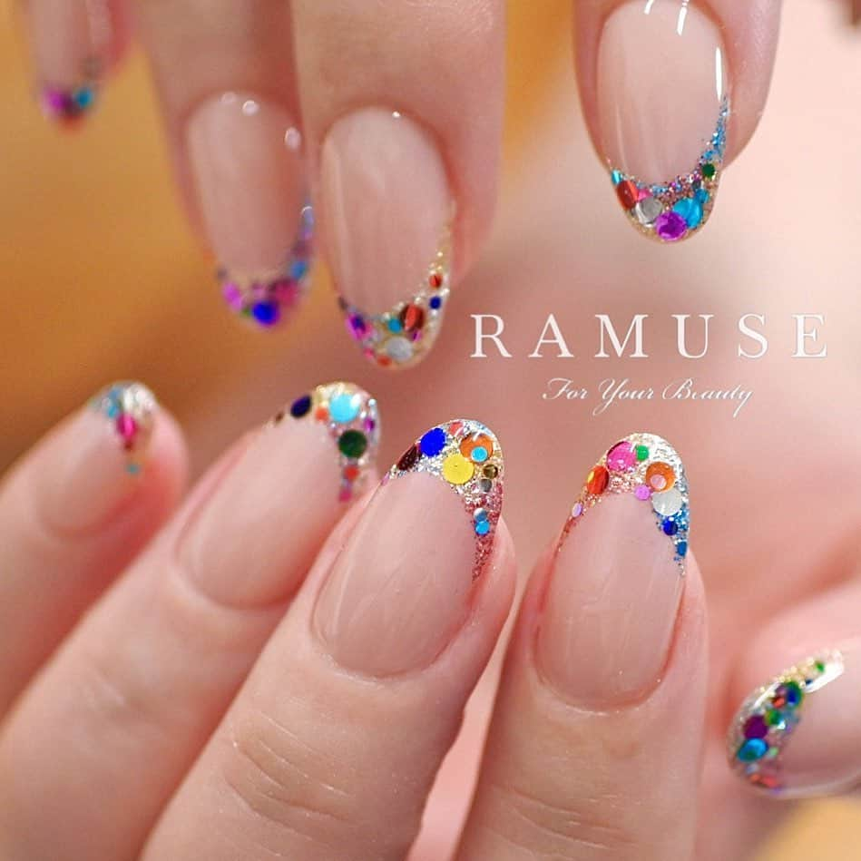 Riyo.Nailartistさんのインスタグラム写真 - (Riyo.NailartistInstagram)「あけましておめでとうございます✨ 本年も宜しくお願い申し上げます。 年明けは両店舗とも１月４日からの営業となります。 ご予約はホットペッパービューティーか、LINE@にて２４時間受付しております😊 . 2020年Best9、最近の投稿が特に人気でした！ スライドして見てください💓 まとめシリーズも人気なので、また今年もたくさん投稿したいと思います✨ . . 大人気の#オーダーネイルチップ　は ホットペッパービューティーからもご予約可能‼️ お日にちに余裕をもってまずはカウンセリングで デザイン等ご相談下さい！✨ 只今最短3日後でのお渡しが出来ます💓 . . . -------------------------- 大阪、梅田ジェルネイル 口コミランキング1位👑 全国フォトギャラリー1位👑 ご予約、詳細はこちら @ramuse.foryourbeauty ☎︎06-6136-8677 . 🌟LINE@でもご予約受付中🌟 LINE ID 【@bca6832z】 @マークも入れて検索！ -------------------------- . . #RAMUSEForYourBeauty#nail#nails#gelnail#ネイル#ジェルネイル#ネイルサロン大阪 #ヌーディーネイル　#冬ネイル #ネイルサンプル #ウェディングネイル #ピンクネイル#セルフネイル#大人ネイル　#つけ爪 #シンプルネイル　#オフィスネイル　#結婚式  #リーフジェル　#花嫁ネイル　#2020冬婚プレ花嫁 #ネイルチップ販売　#ネイルチップ」1月1日 20時25分 - riyo1621