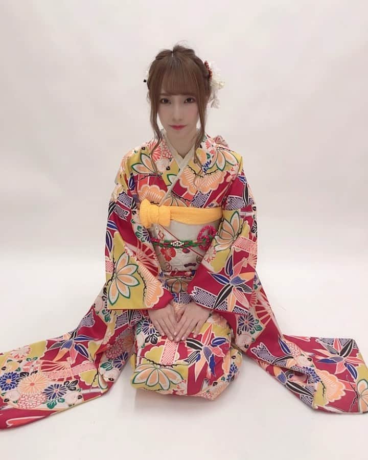 堀内華央理のインスタグラム：「❤️2021❤️ Happy New Year!! 🎍あけましておめでとうございます🎍 今年もどうぞよろしくお願いいたします🙇‍♀️❤️  #kaorihoriuchi #堀内華央理 #bakusutesotokandaicchome #バクステ外神田一丁目 #idol #japaneseidol #tokyo #japan #streamer #twitchstreamer #game #아이돌 #게임 #트위치 #實況主 #偶像 #happynewyear #happynewyear2021 #あけおめ #あけましておめでとうございます #正月 #newyear #japanesegirl #japan #asianbeauty #kimono #振袖 #振袖ヘア #着物ヘアアレンジ」