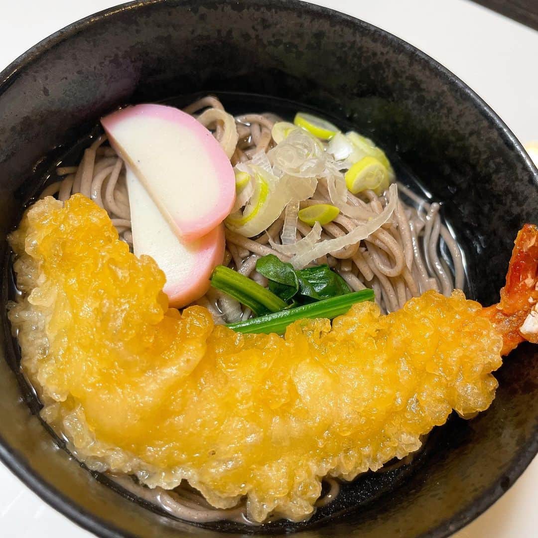 宮脇詩音さんのインスタグラム写真 - (宮脇詩音Instagram)「たらふく食べて幸せすぎる元旦。🐄 今年も笑顔溢れる一年になりますように。﻿ ﻿ ﻿ #お正月料理 🎍🌅」1月1日 20時36分 - miyawaki_shion
