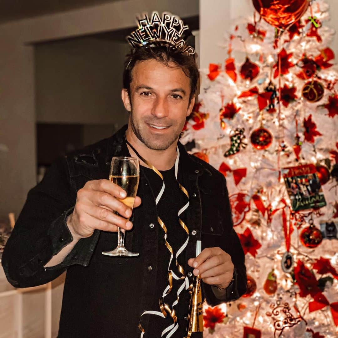 アレッサンドロ・デル・ピエロのインスタグラム：「Happy New Year 🥳 #happynewyear #buonanno #adp10 #2021」