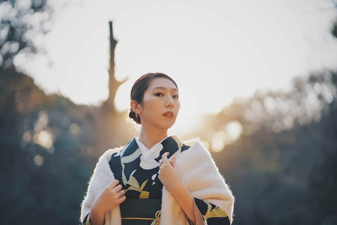 貴愛kwiae Officialのインスタグラム：「新年明けましておめでとうございます。 2021年💫365日よろしくお願いいたします。 昨年も沢山お世話になりました。 2020年結べなかったものたちを 今年はしっかりと結んでいこうと思います。 何よりも心身ともに健康第一で😌 沢山歌いたいな！！！ 私と繋がる全ての人にとって笑顔の多い この年になりますように😌💗 * 実家新潟で過ごさない人生初めての お正月はお着物を着てピシッと🔥🔥🔥 みんなつかの間のお休みゆっくり休んでね。 お仕事の方も応援している。😌🔥💫 * * * #새해복많이받으세요 🌸 * #newyear #happy #新年 #賀正新年 #like #love  #着物 #新春 #お着物 #初詣 #明治神宮 #vasara」