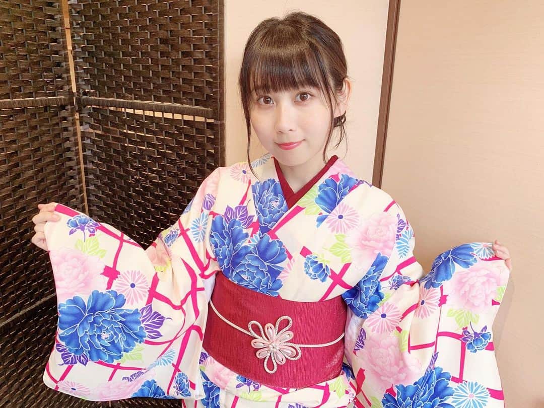 のインスタグラム：「❤︎Ａ ＨＡＰＰＹ ＮＥＷ ＹＥＡＲ❤︎﻿ ﻿ 今年1年 よろしくおねがいします☺️ ﻿ 沢山の人に好きになってもらえる﻿ 一年にするぞ🐮☁️♥ ﻿ ﻿ #2021﻿ #happynewyear﻿ #あけましておめでとう #👘 #❤️」
