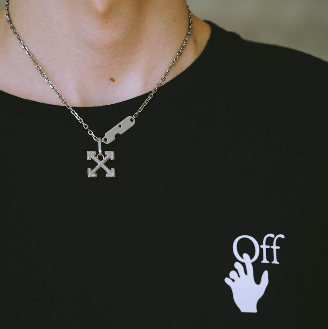 OFF-WHITE C/O VIRGIL ABLOHさんのインスタグラム写真 - (OFF-WHITE C/O VIRGIL ABLOHInstagram)「men's Off-White™ "Jewelry" collection now available online at off---white.com.」1月1日 21時00分 - off____white