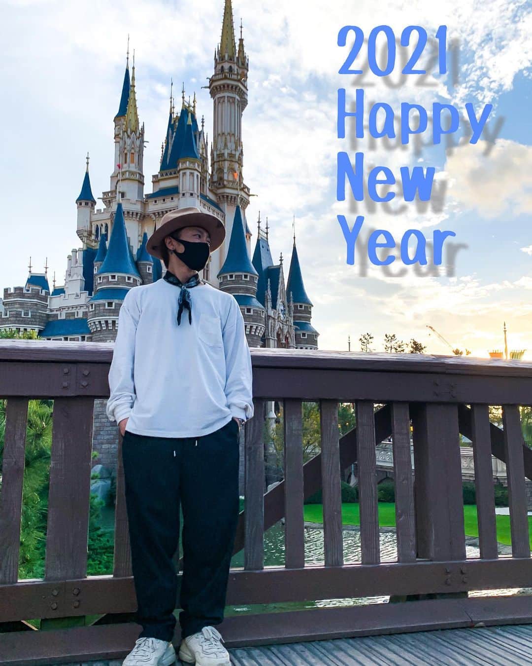 Show-heyのインスタグラム：「明けましておめでとうございます。  昨年は全世界で大変な一年でありましたが、今年も気を抜かずいきたいと思います。  どんな事でも、大小関係なく、夢を広げ。 も〜無理だ、も〜嫌だ、も〜キツい、そんな弱音は吐かずに。 ギュウギュウに想いを詰めて、たとえ牛歩の様になっても、今年１年歩みを止めずに突き進もうと思います！  本年も宜しくお願い申し上げます🤲🐄」